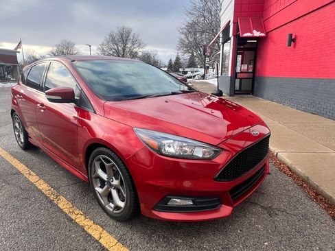 Used 2018 Ford Focus ST image 4