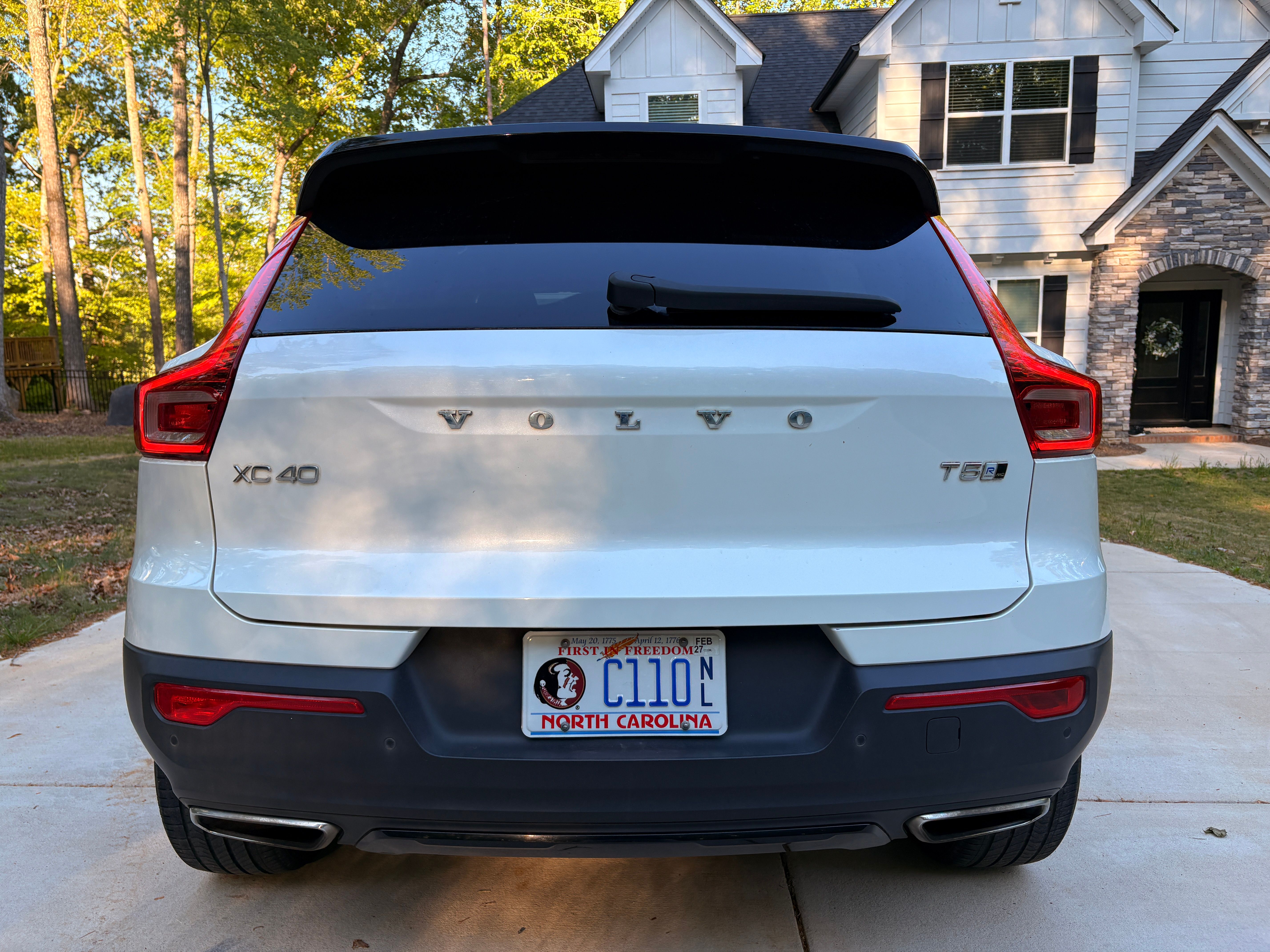 Used 2019 Volvo XC40 T5 R-Design AWD/4WD image 4