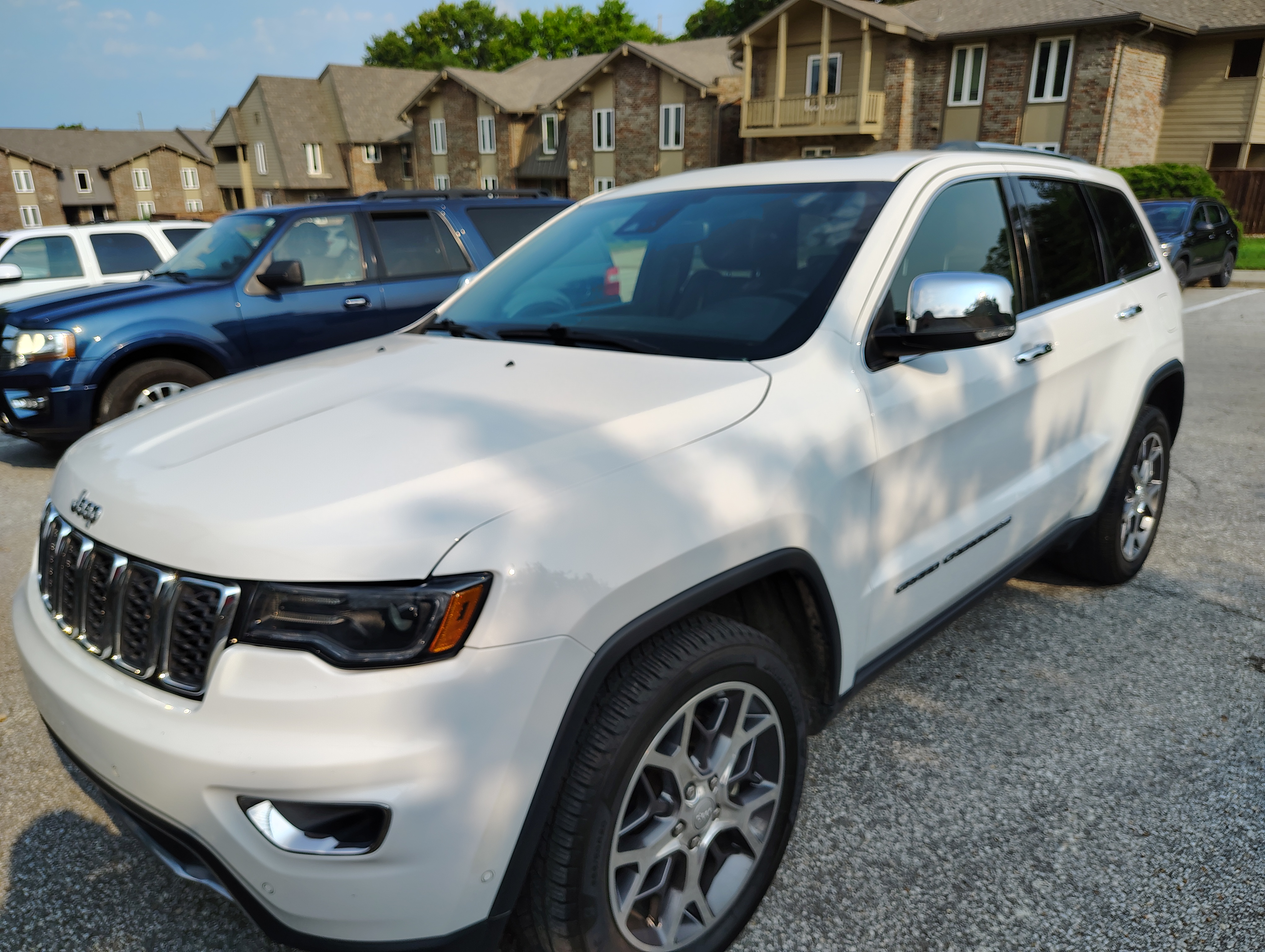 Used 2022 Jeep Grand Cherokee Limited w/ Trailer Tow Group IV AWD/4WD image 2