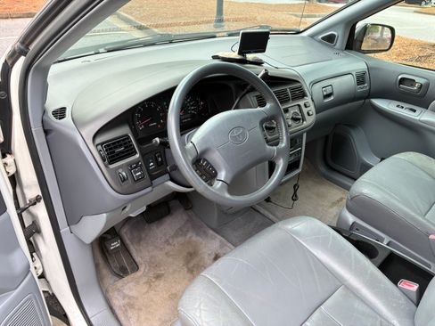 Used 2000 Toyota Sienna XLE FWD image 15