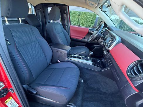 Used 2016 Toyota Tacoma SR5 image 14