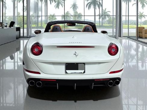 Used 2016 Ferrari California T image 13