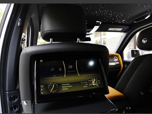 Used 2024 Rolls-Royce Cullinan Black Badge w/ Driver's Package image 8