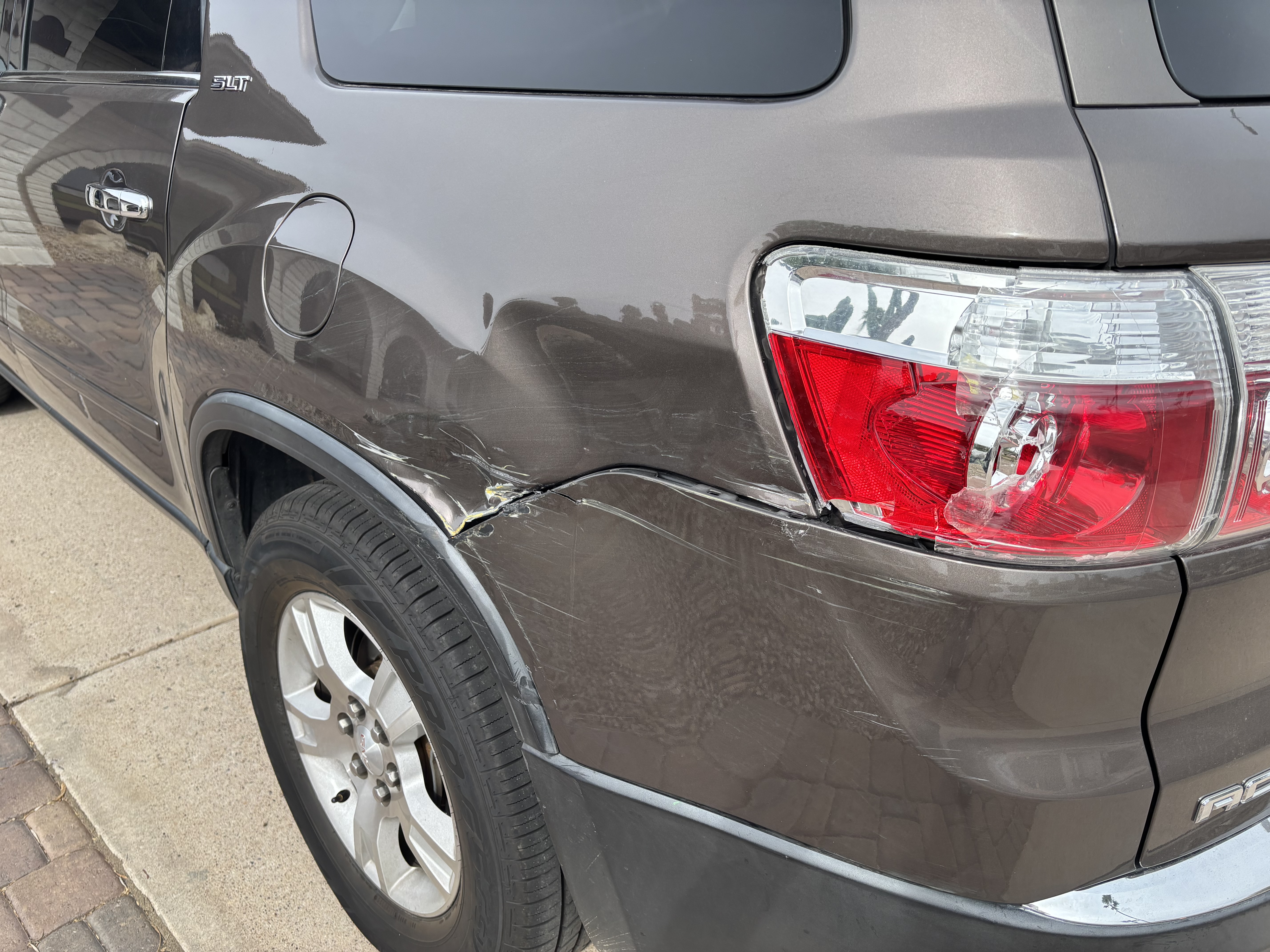 Used 2009 GMC Acadia SLT AWD/4WD image 4