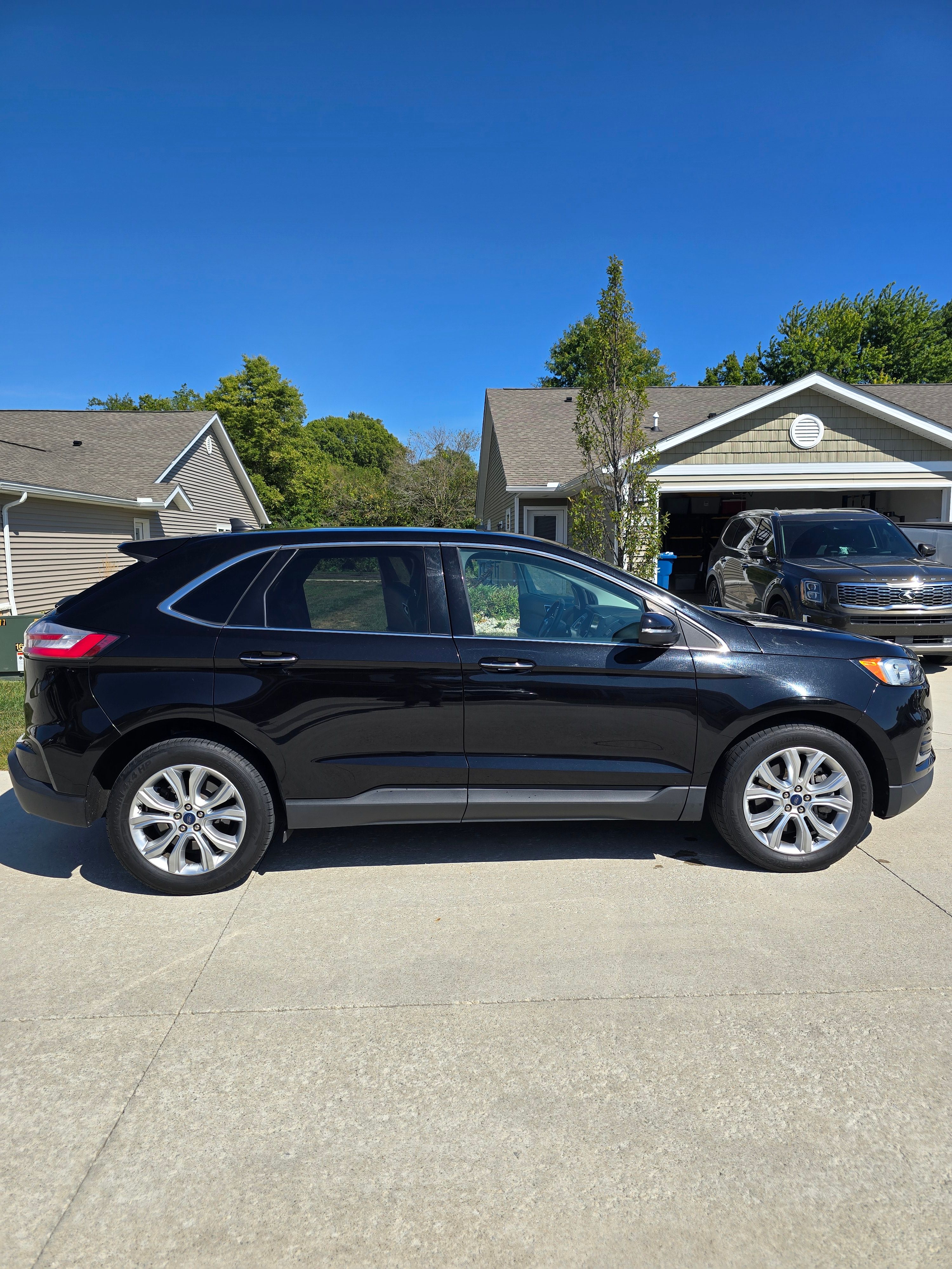 Used 2022 Ford Edge Titanium AWD/4WD image 5