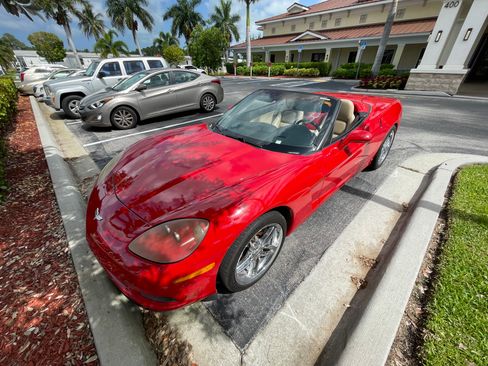 Used 2006 Chevrolet Corvette Convertible w/ Preferred Equipment Group RWD image 1