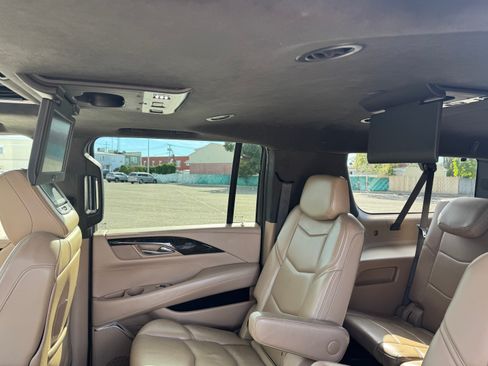 Used 2018 Cadillac Escalade ESV Platinum image 11