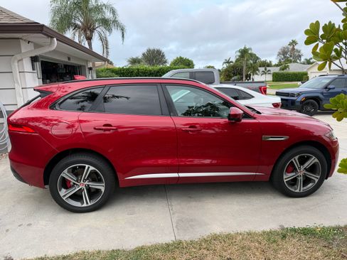 Used 2018 Jaguar F-PACE S image 6