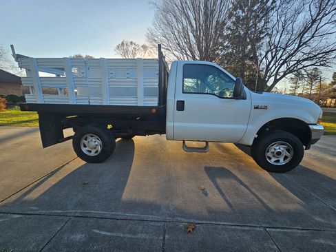 Used 2004 Ford F250 XL image 2