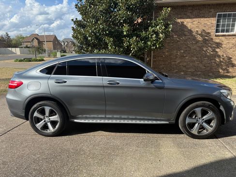 Used 2017 Mercedes-Benz GLC 300 4MATIC Coupe image 4
