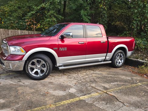 Used 2015 RAM 1500 Laramie w/ Convenience Group image 1
