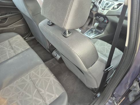 Used 2013 Ford Fiesta SE image 24