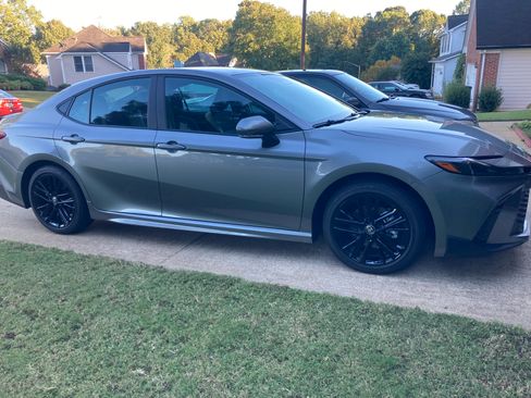 Used 2025 Toyota Camry SE image 14