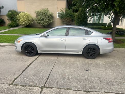 Used 2015 Nissan Altima 2.5 S w/ Power Driver Seat Package FWD image 2