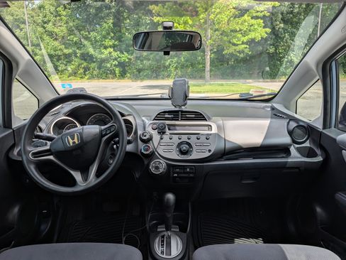 Used 2011 Honda Fit image 6