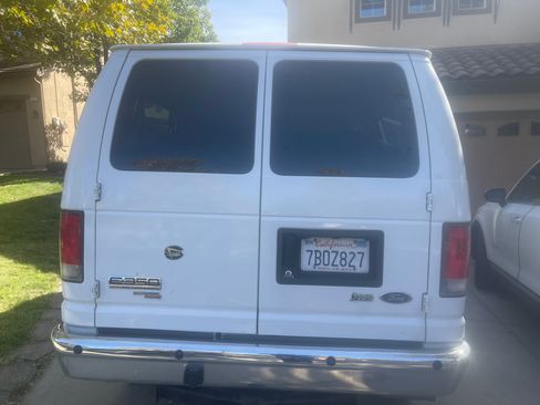 Used 2014 Ford E-350 and Econoline 350 XLT RWD image 10
