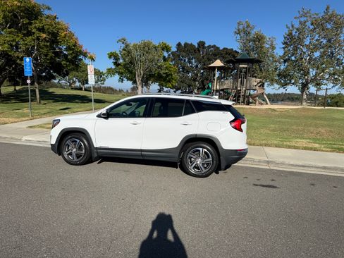 Used 2018 GMC Terrain SLT w/ Preferred Package FWD image 1