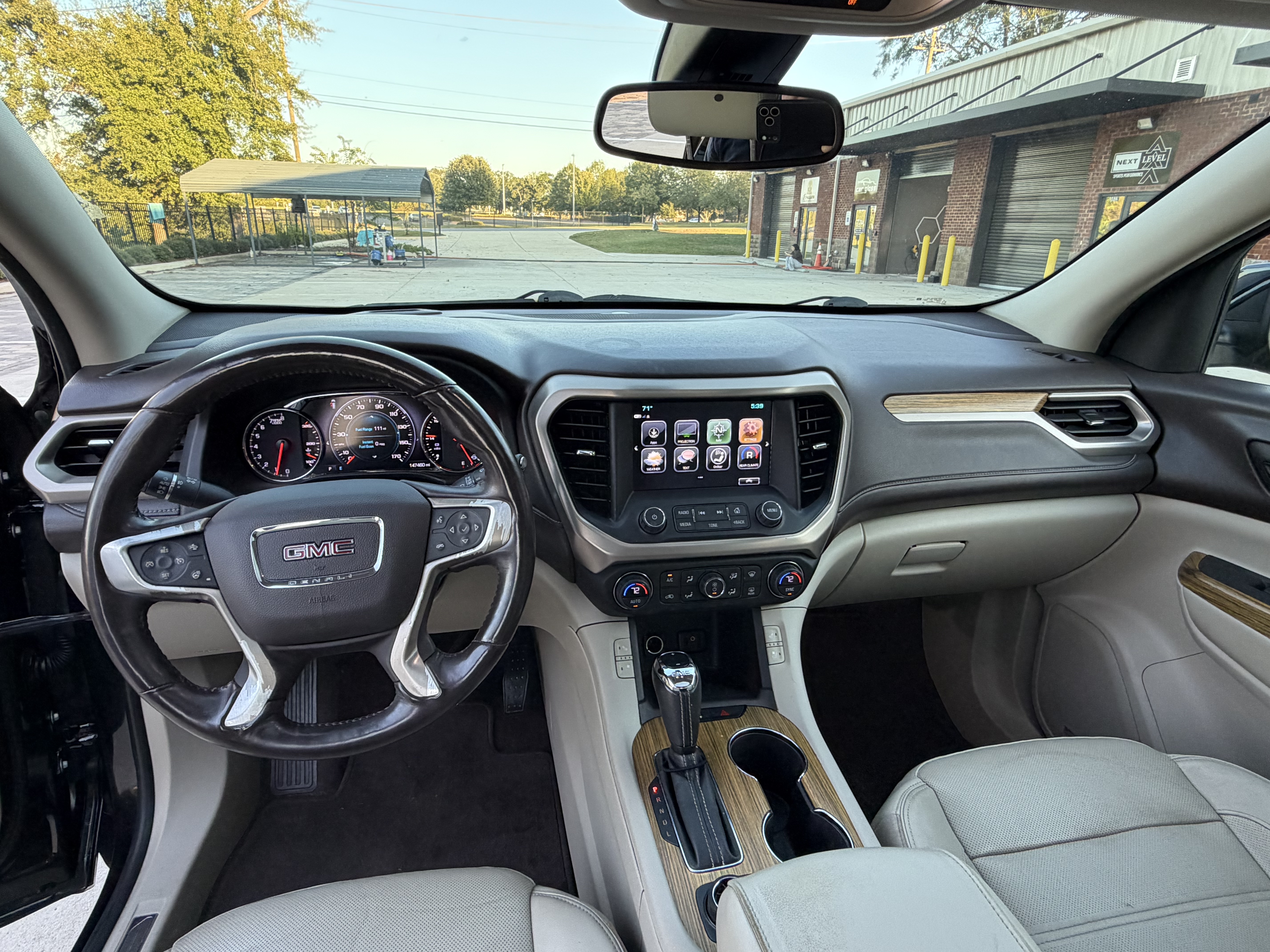 Used 2017 GMC Acadia Denali w/ Technology Package FWD image 13