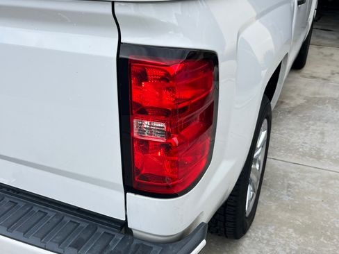 Used 2018 Chevrolet Silverado 1500 Custom w/ Custom Value Package image 8