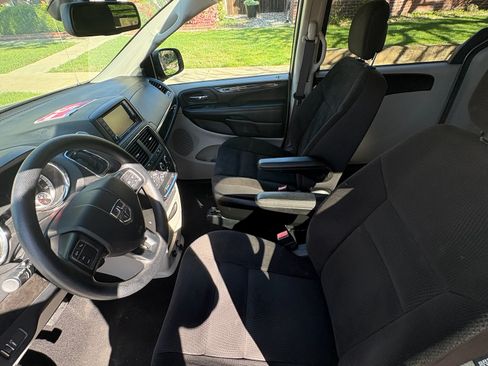 Used 2019 Dodge Grand Caravan SE w/ UConnect Hands-Free Group FWD image 21