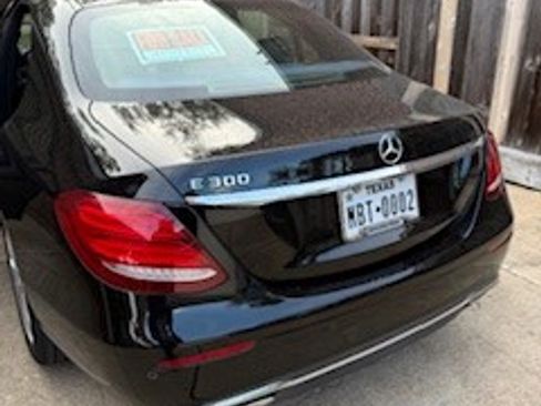 Used 2019 Mercedes-Benz E 300 image 4
