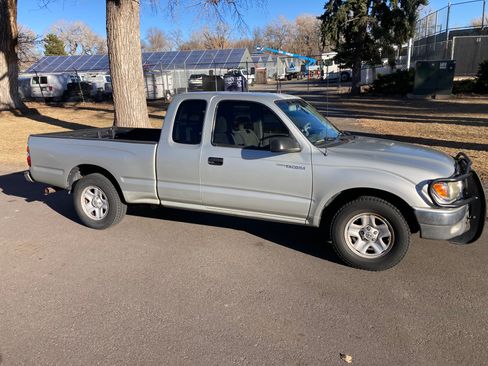 Used 2001 Toyota Tacoma 2WD Xtracab image 2
