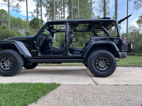 Used 2022 Jeep Wrangler Unlimited Rubicon w/ Xtreme Recon 35" Tire Package AWD/4WD image 14