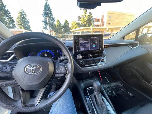 Used 2021 Toyota Corolla LE w/ Carpet Mat Package (TMS) image 5