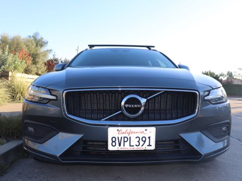 Used 2021 Volvo V60 T5 Momentum w/ Premium Package image 4