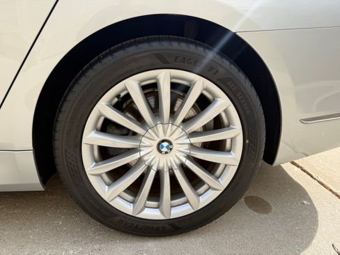 Used 2019 BMW 740i xDrive AWD/4WD image 11