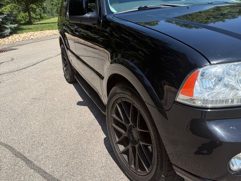 Used 2005 Lincoln Aviator AWD image 8