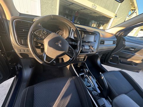 Used 2017 Mitsubishi Outlander ES image 5