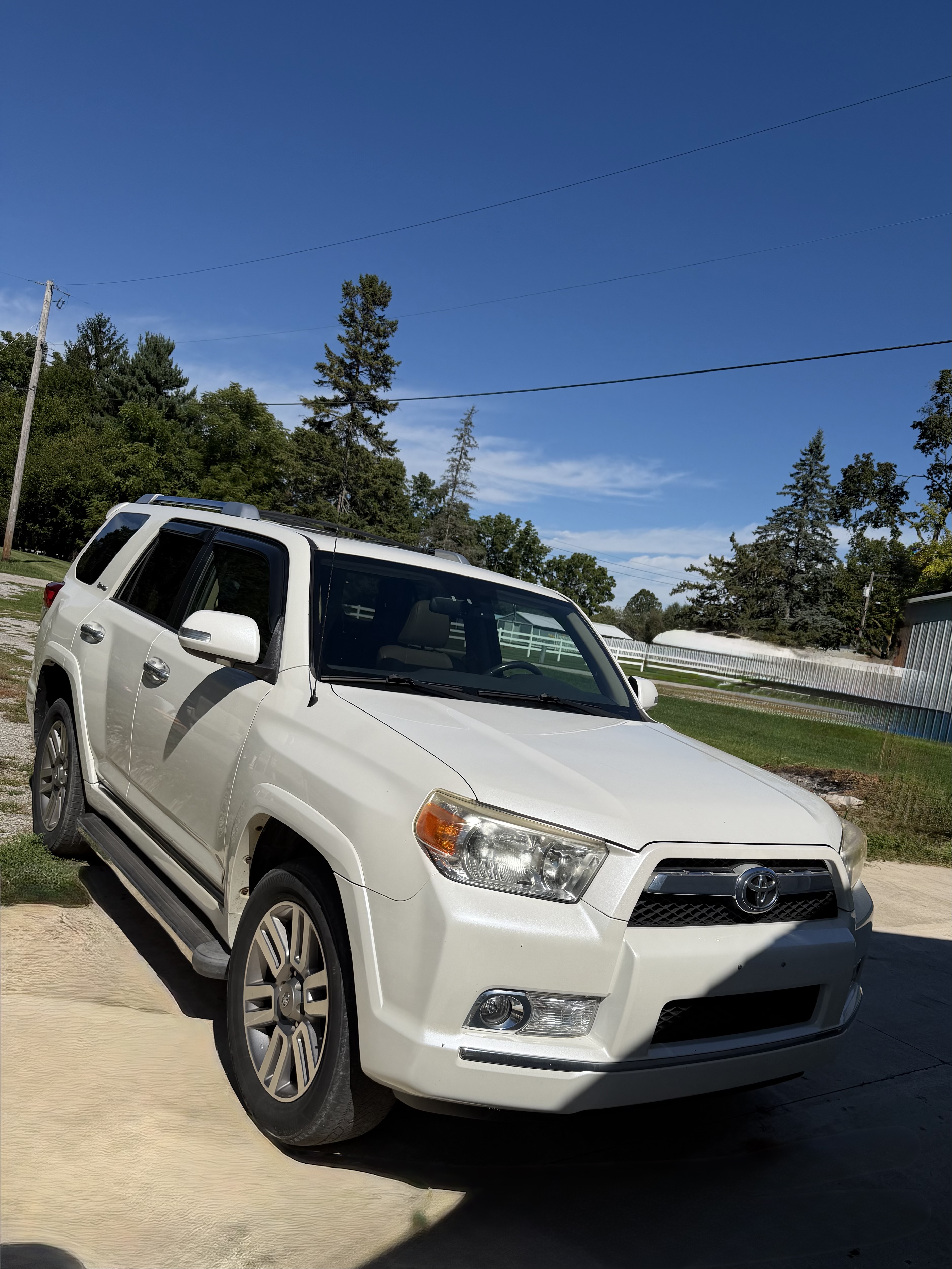Used 2011 Toyota 4Runner Limited AWD/4WD image 2