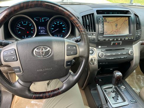 Used 2011 Toyota Land Cruiser w/ Upgrade Pkg image 5