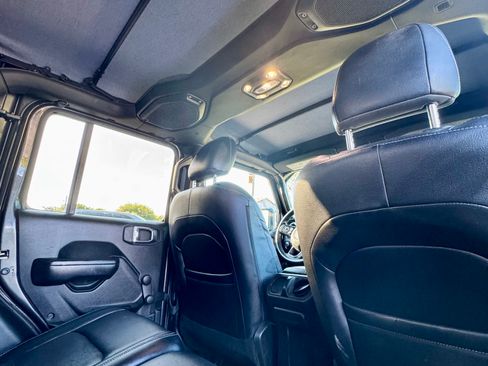 Used 2021 Jeep Gladiator Sport image 12