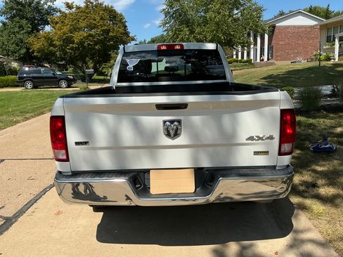 Used 2018 RAM 1500 Classic SLT AWD/4WD image 14
