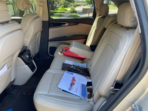 Used 2017 Lincoln MKX Reserve FWD image 4
