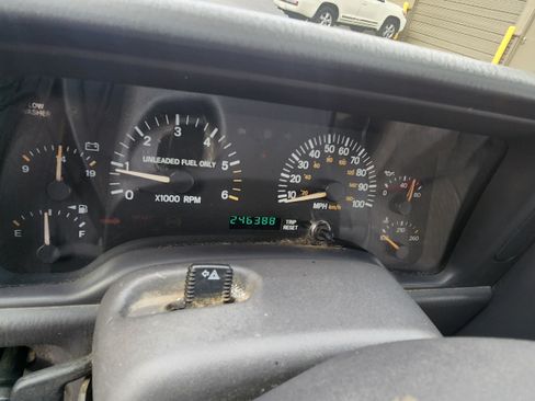 Used 1999 Jeep Cherokee Sport image 9