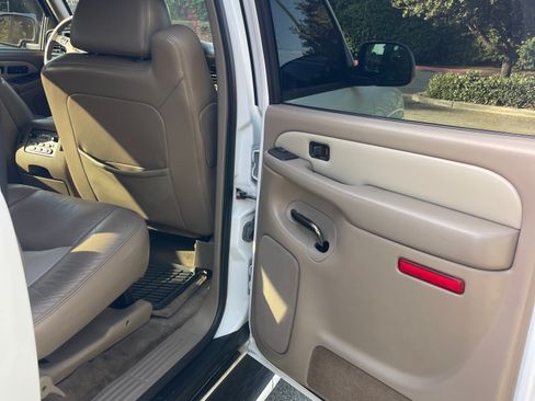 Used 2004 GMC Yukon XL Denali image 15