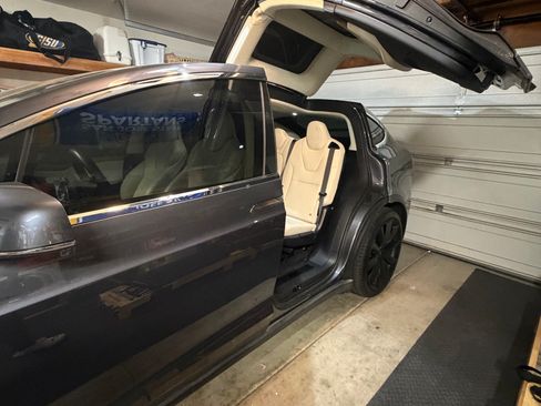 Used 2019 Tesla Model X 75D AWD/4WD image 6
