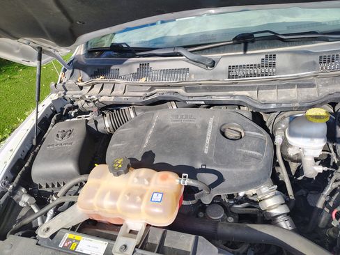 Used 2019 RAM 1500 Tradesman w/ Chrome Appearance Group image 16