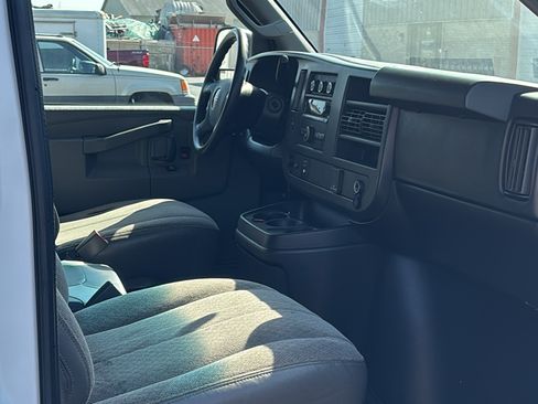 Used 2017 GMC Savana 2500 image 9