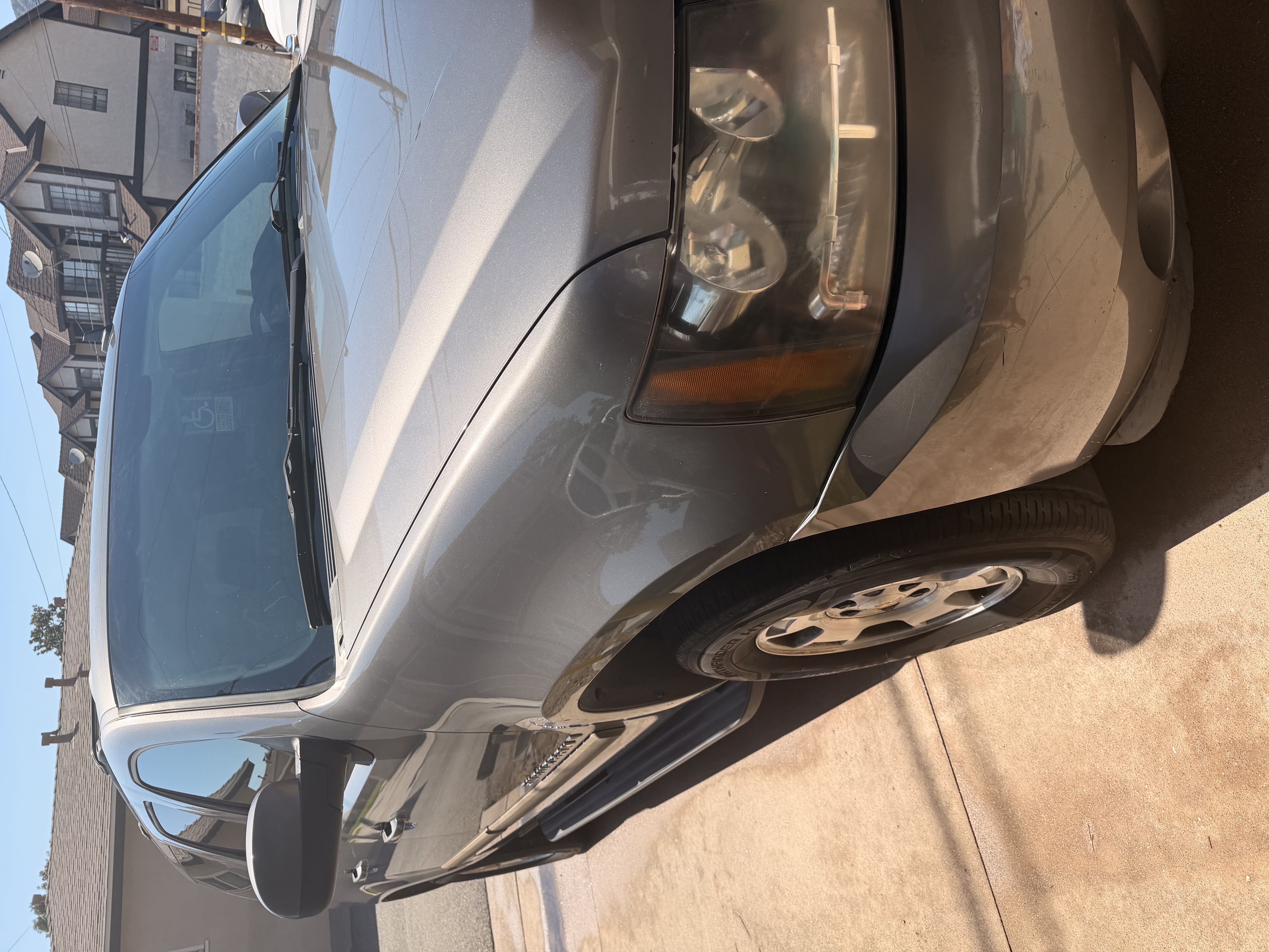 Used 2008 Chevrolet Suburban LT RWD image 4