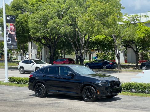 Used 2023 BMW X4 xDrive30i w/ M Sport Package AWD/4WD image 5