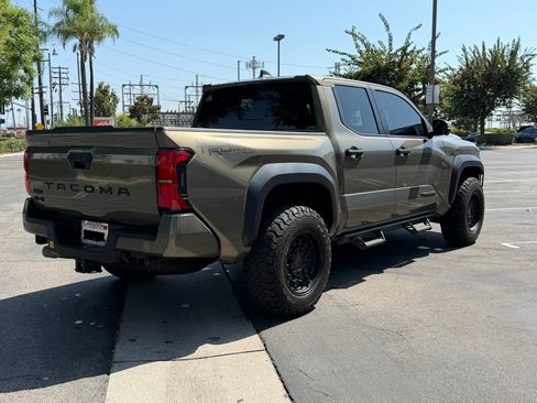 Used 2024 Toyota Tacoma TRD Off-Road w/ TRD Off Road Premium Package AWD/4WD image 8
