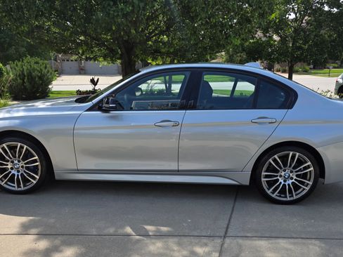 Used 2018 BMW 330i xDrive Sedan AWD/4WD image 11