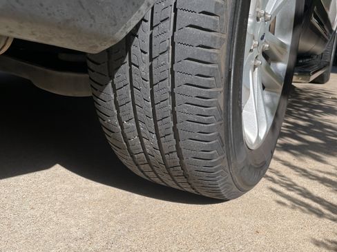 Used 2016 Ford Explorer XLT w/ Equipment Group 202A image 10