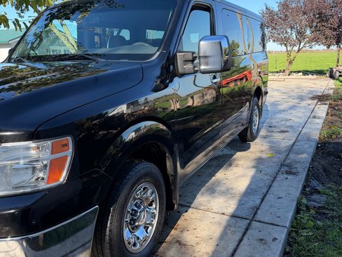 Used 2013 Nissan NV 3500 SL w/ Technology Pkg image 2