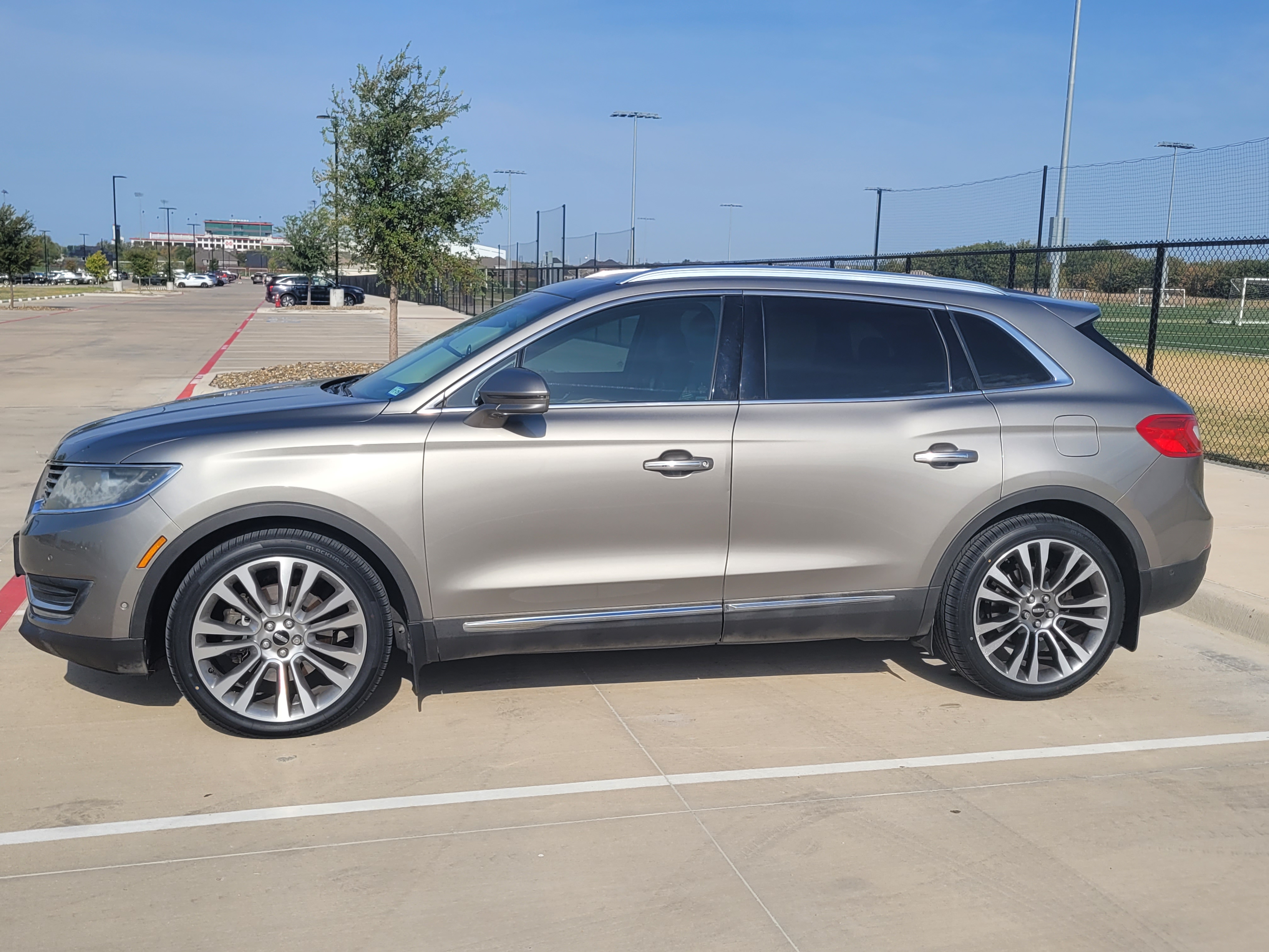 Used 2016 Lincoln MKX Reserve w/ Technology Package FWD image 1