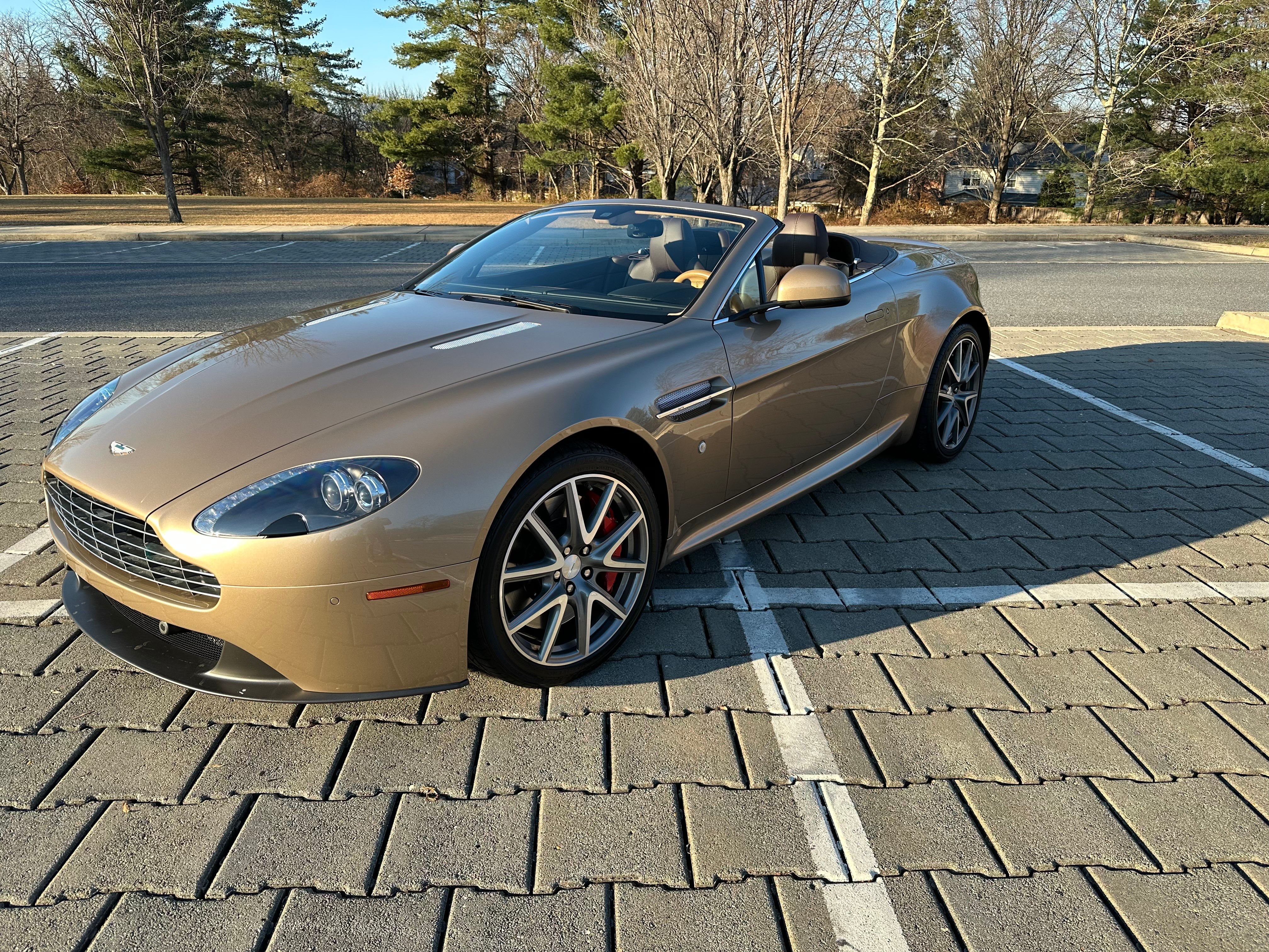 Used 2013 Aston Martin V8 Vantage Roadster RWD image 9